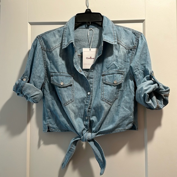 NWT Omoone denim front tie knot top with iridescent snap buttons - Picture 2 of 6